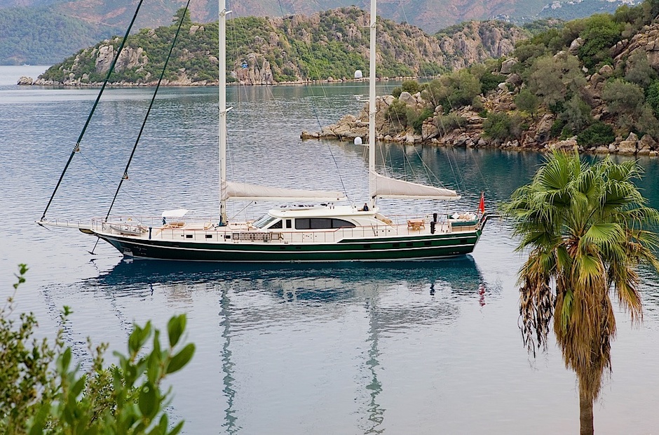 Evadne Sailing Nour