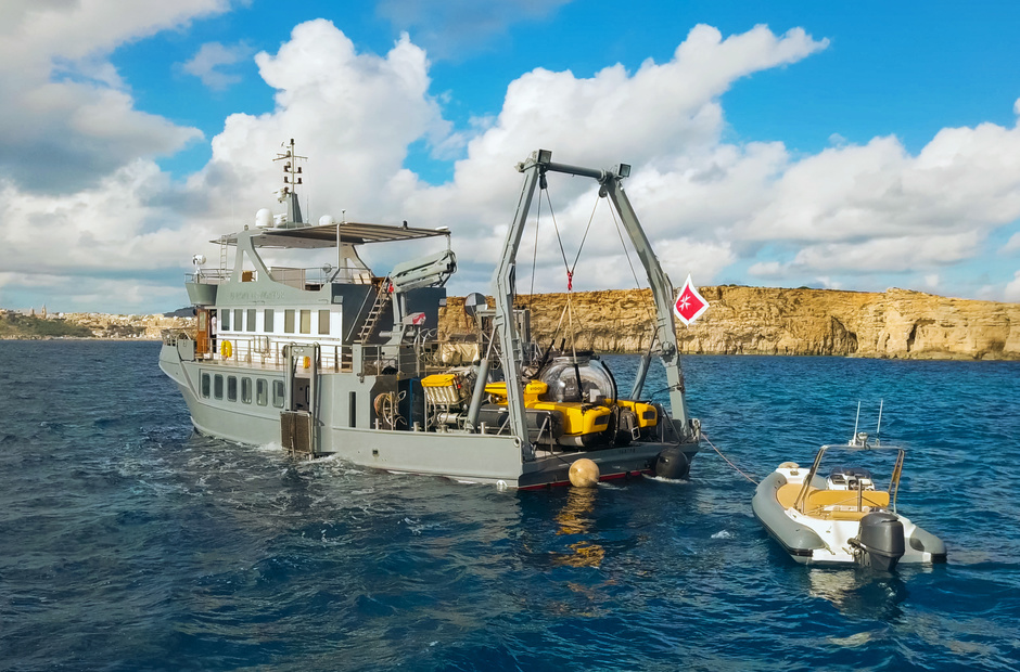 Rena Umut Kocau U-Boat Navigator