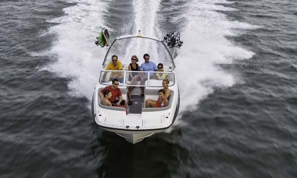 Bayliner 215 Deck Boat