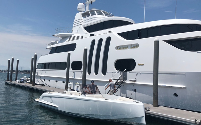 Vanquish VQ32 Custom Tender