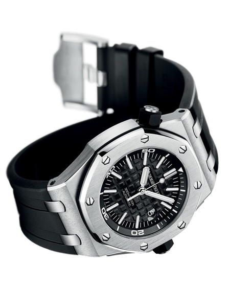 Audemars Piguet Royal Oak Offshore Diver. Anti-magnetic steel 42 mm case, waterproof - 300 m. Automatic movement with 60 hour power reserve.