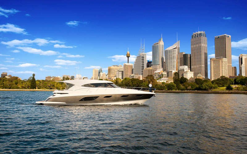 Riviera 6000 Sport Yacht