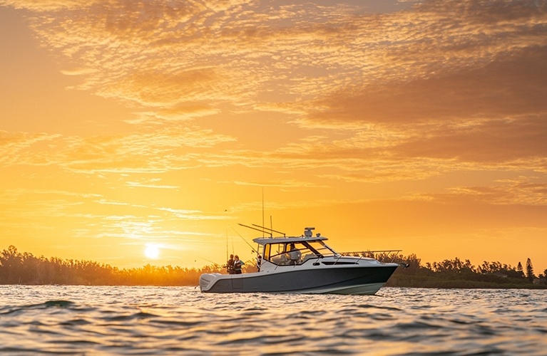 Boston Whaler 325 Conquest