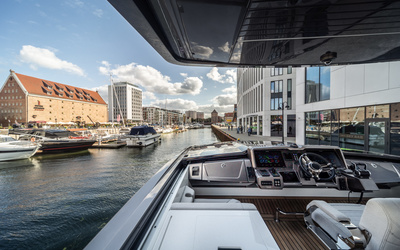 Galeon 700 Skydeck