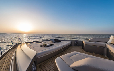 Pershing 8X