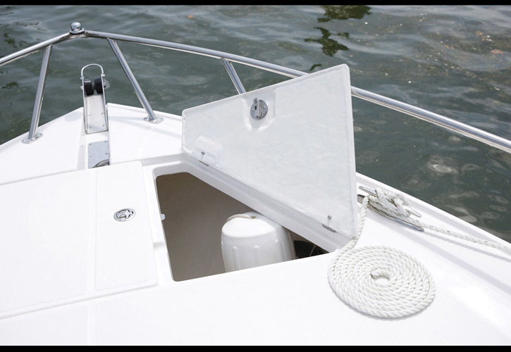 Regal 3350 Cuddy