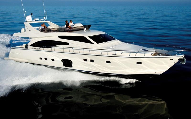 Ferretti 700