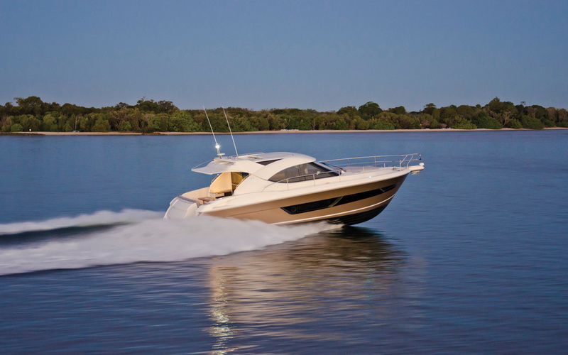 Riviera 4400 Sport Yacht