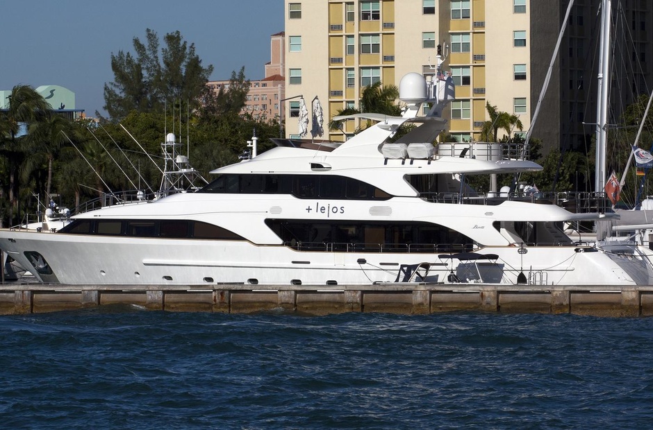 Benetti +Lejos