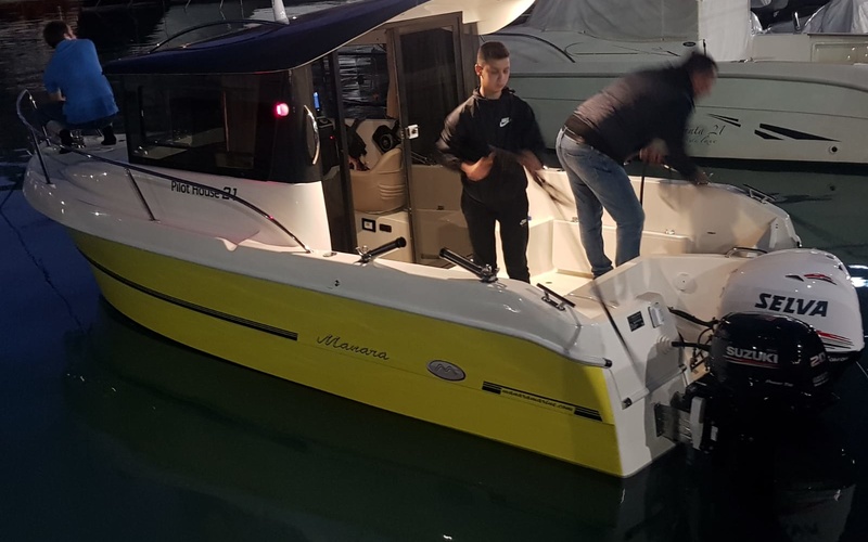 Manara 21 Pilothouse