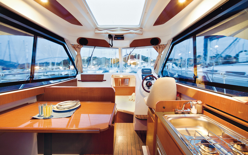 Beneteau Antares 8