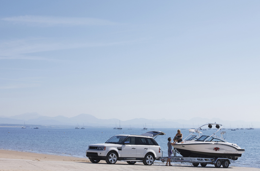 A small boat is a great addition to the Range Rover Sport. It is capable of carrying loads up to 3.5 tons, which will require the opening of a category «E» to «B»driver's license.
