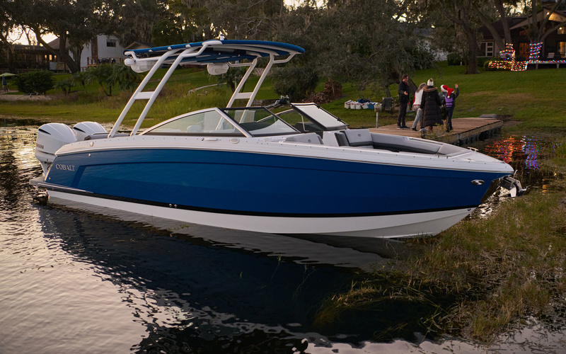 Cobalt R8 Outboard