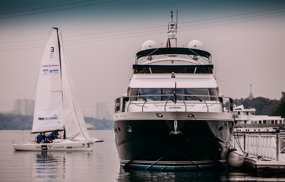 У базирующейся в Royal Yacht Club парусной школы PROyachting самый большой флот килевых монотипов J/70 не только в Москве, но и в России. Фото Motor Boat & Yachting.