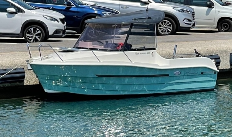 Manara 550 Pilothouse