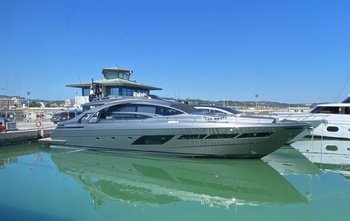 Pershing 8X