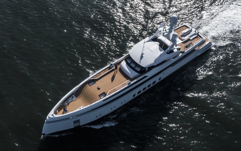 Privateer Flybridge 52