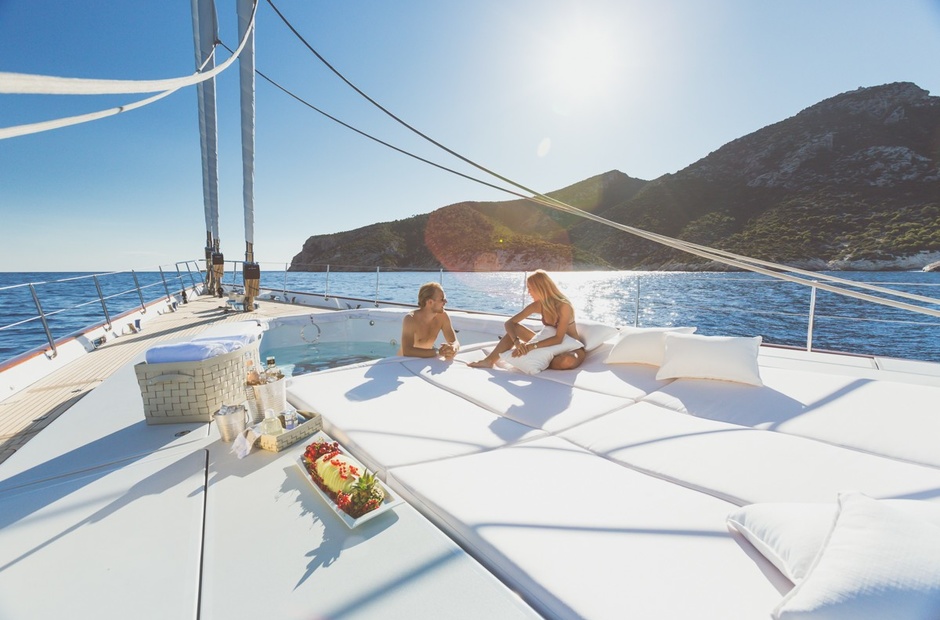 Alloy Yachts Q