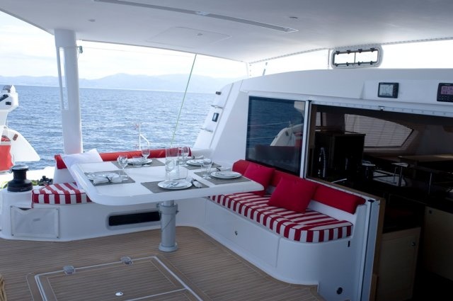 Catana 65