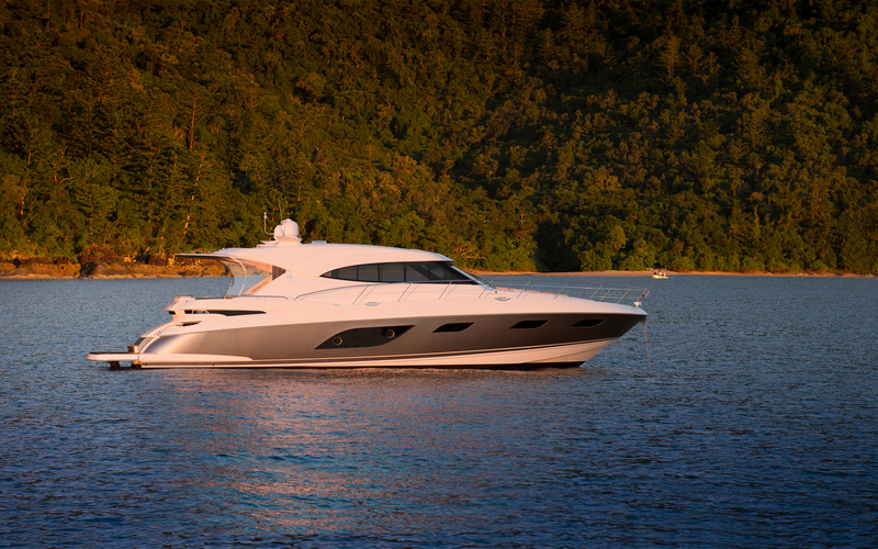 Riviera 6000 Sport Yacht