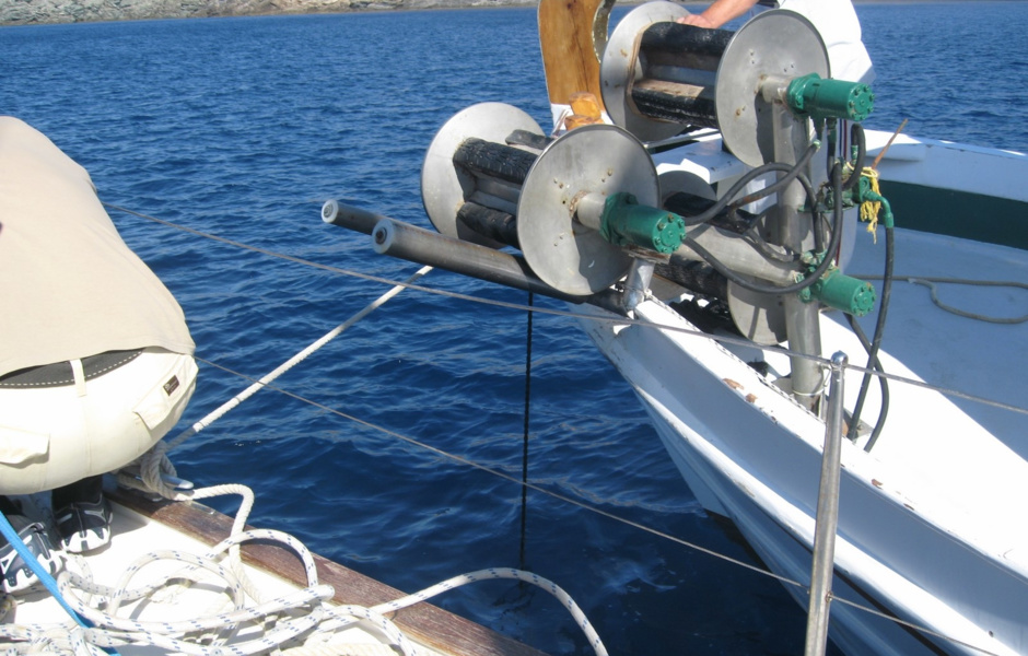 Even the powerful trawl winches of new friends were powerless to pull out our anchor.
