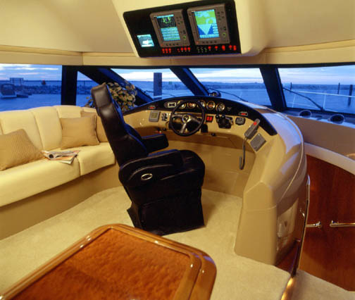 Carver 570 Voyager
