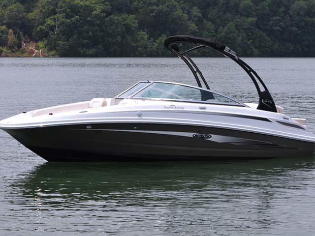 Sea Ray 220 Sundeck