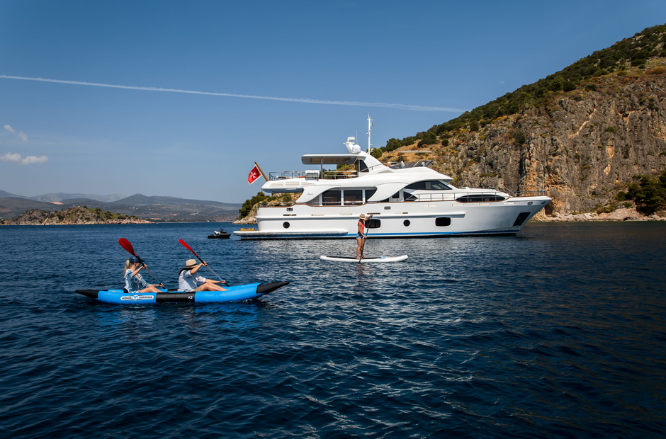 Benetti Rebecca V