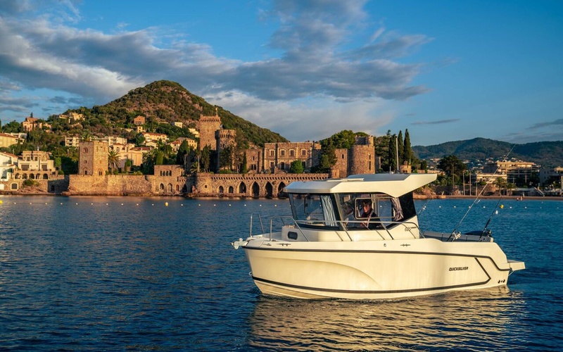 Quicksilver 625 Pilothouse