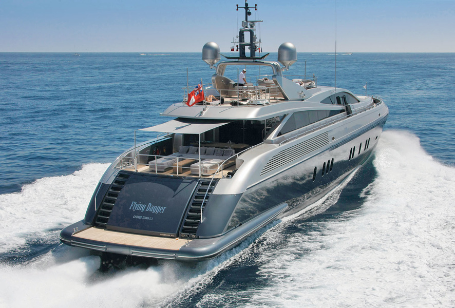 The model with a stretch can be called "*open*": the 41s actually made a Sundeck with recreation areas, a bar and a second steering post.