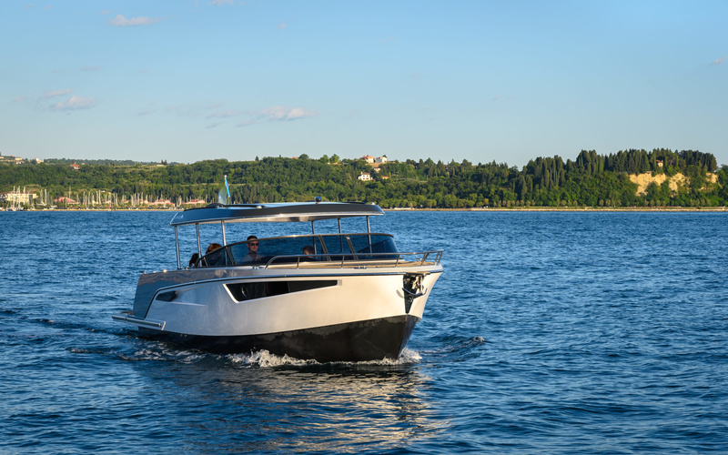 Alfastreet Marine 28 Cabin Motor