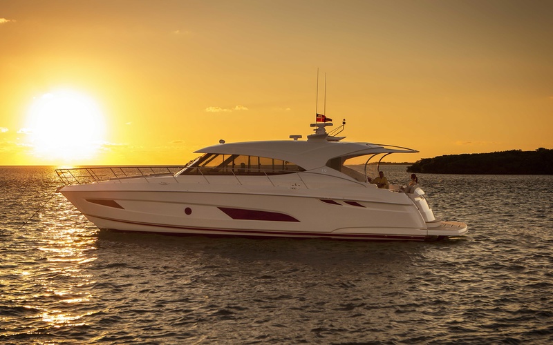 Riviera 5400 Sport Yacht