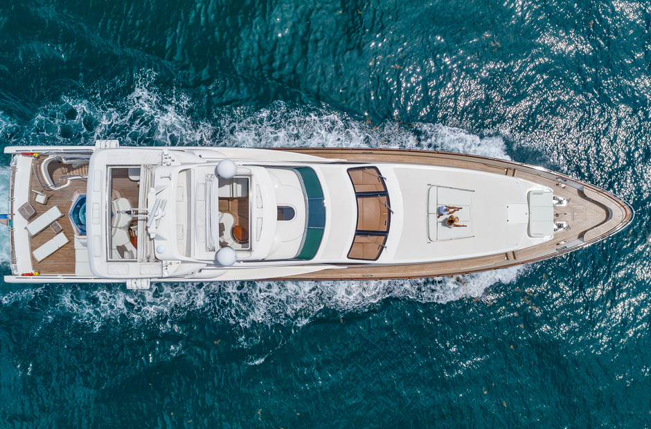 Azimut Happy Hour