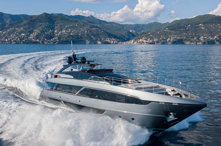 Riva Maximus