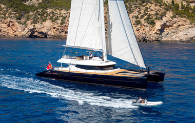 Yachts Industries  Mashua Bluu