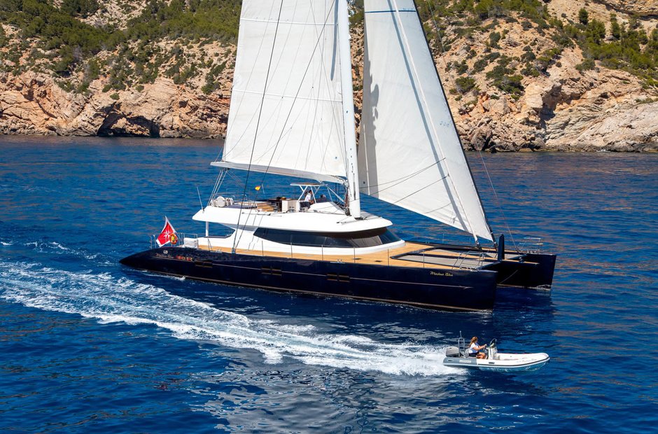 Yachts Industries  Mashua Bluu