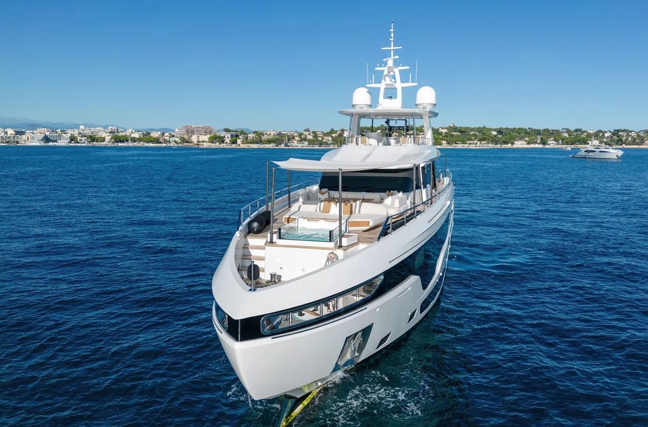 Azimut H