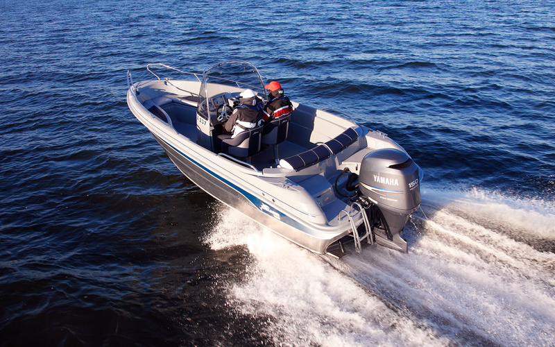 Yamarin Cross 61 Center Console