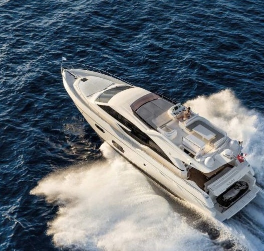 Ferretti 690