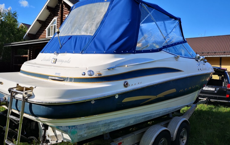 Maxum 2500 SCR (2001)