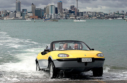 The British amphibian Gibbs Aquada can travel on land at 160 km/h and on water up to 26 knots (50 km/h). The three-seater amphibian has been sold on the American market since last year at a price starting from $85,000.