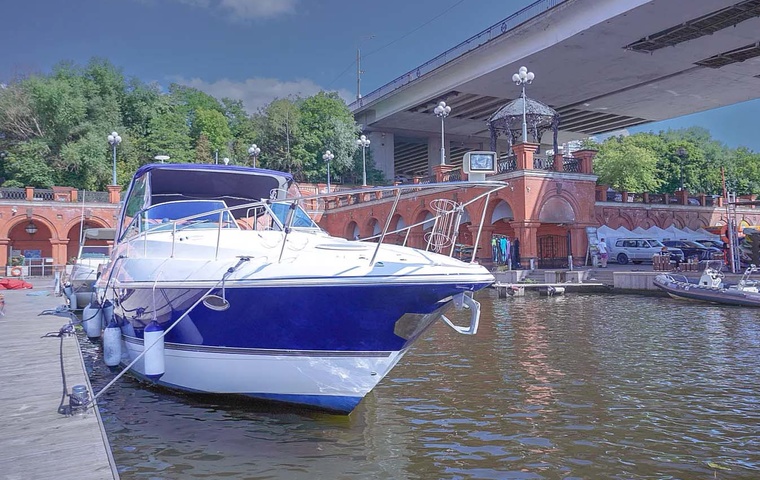 Cruisers Yachts 370 Express (2006)