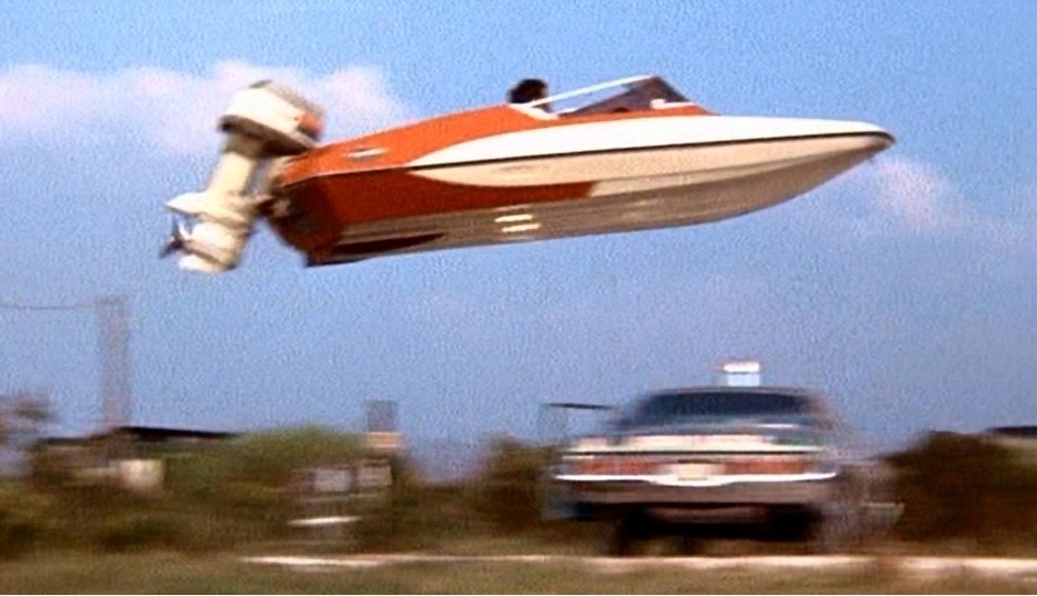 Leave in English. A classic James Bond chase.