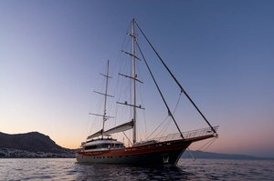 Privateer Flybridge 52