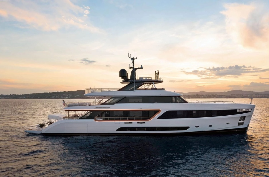 Benetti Alluria