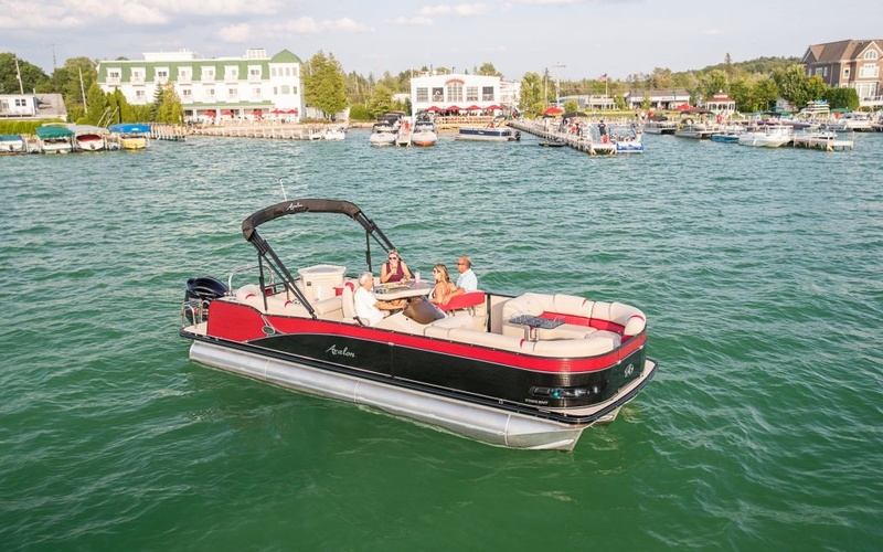 Avalon Catalina Platinum Entertainer 27