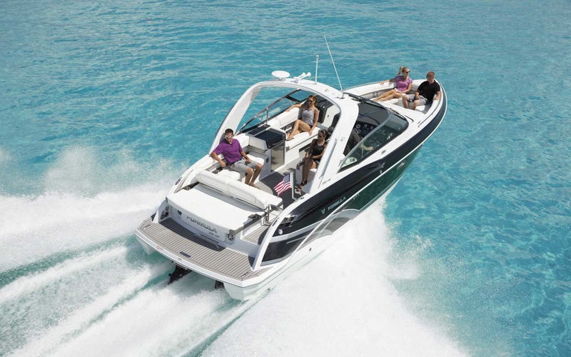 Formula 330 Crossover Bowrider