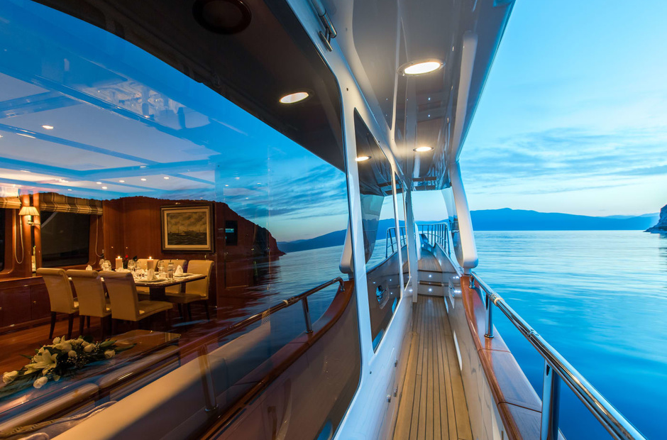 Benetti Rebecca V