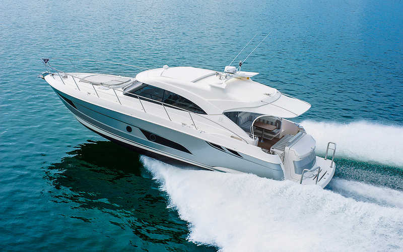 Riviera 4800 Sport Yacht