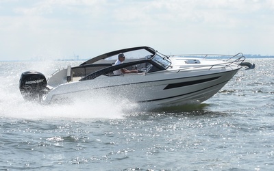 Parker 690 Day Cruiser